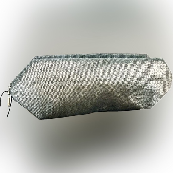 New NWOT Large Coach Fragrance Silver Makeup, Toiletry Pouch & Cosmetic Bag - Picture 6 of 13